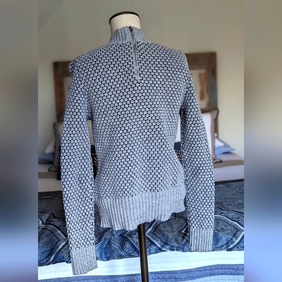Banana Republic Sweater - Picture 5 of 8